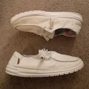 Hey Dude Wendy Silk Moon Slip-on Size 8 PRE-OWNED